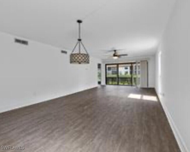 Building Photo - 4610 Chantelle Dr Unit P104