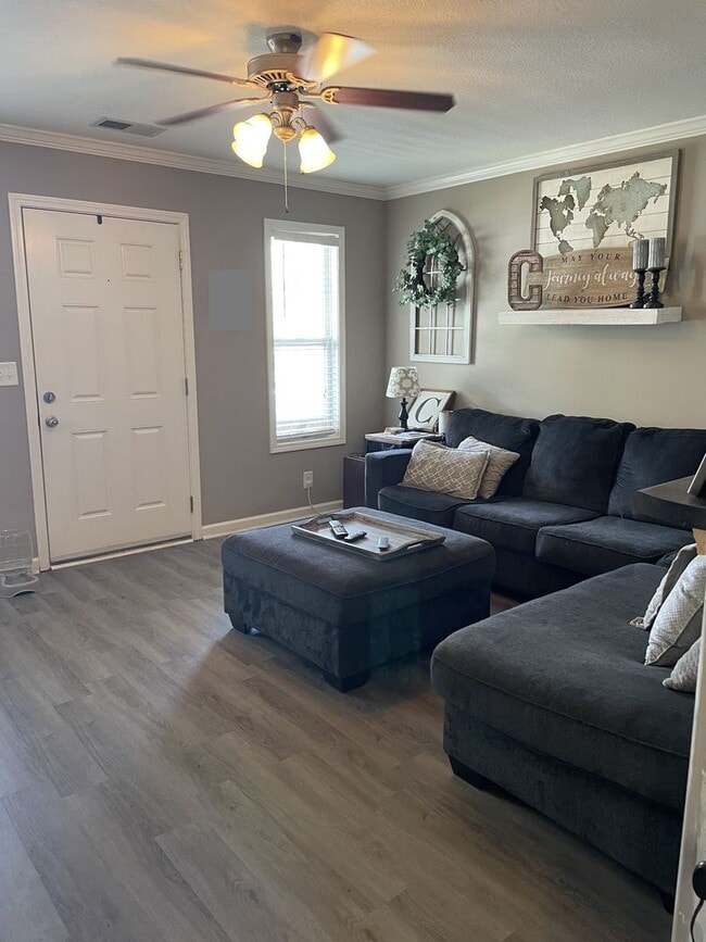 Photo - 108 1/2 Riverview Dr