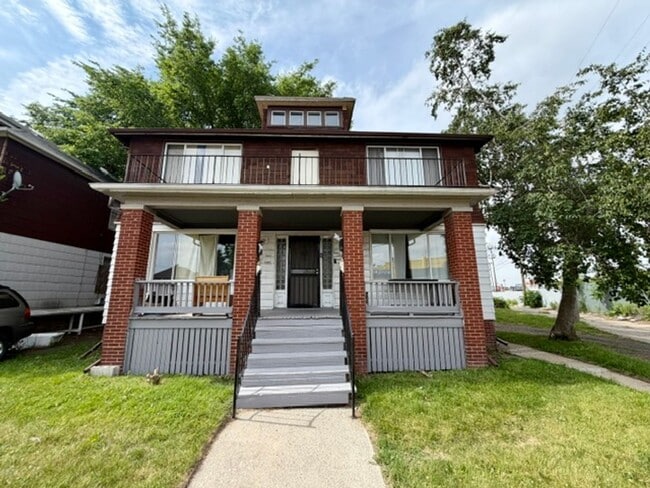 Building Photo - 14028/30 Faircrest Unit 14028 4 Upper