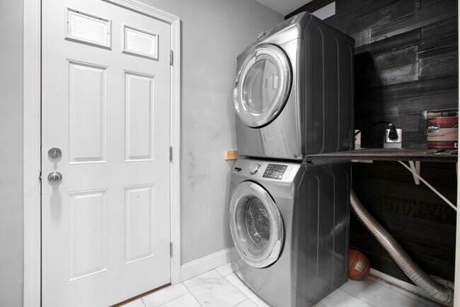 116 Milton Ave Unit 2