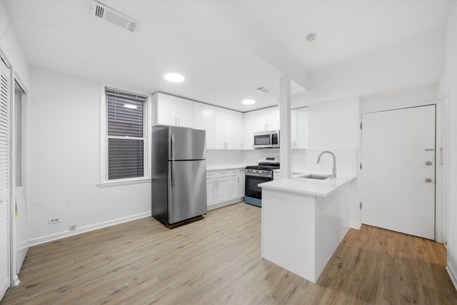 Photo - 3037 N Southport Ave Unit 1R