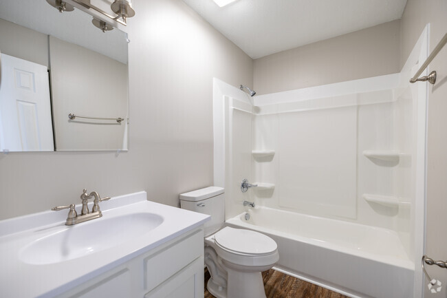 1BD, 1BA - 686SF - Landing at Tates Creek (Laundry Included!) Apartments
