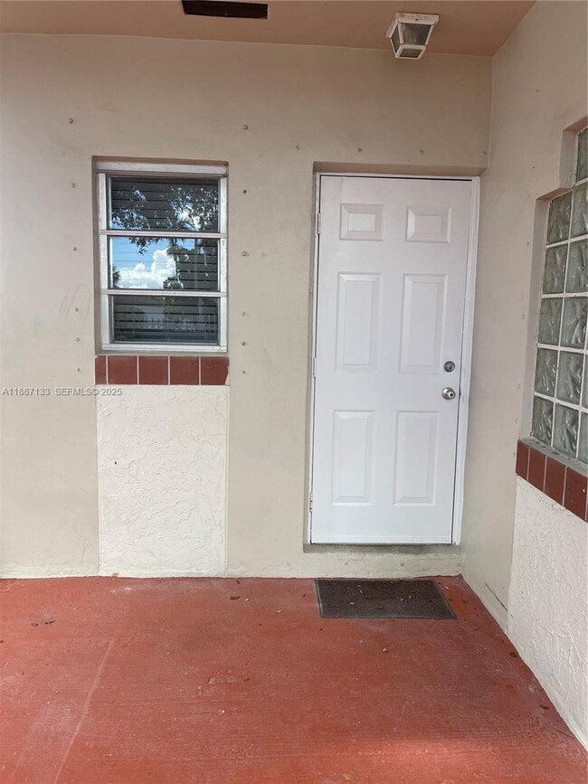 Building Photo - 10315 SW 35th St Unit 10315