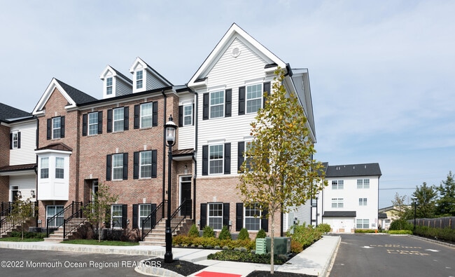 16 River St