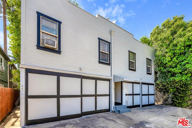 Photo - 945 Hilldale Ave Townhome