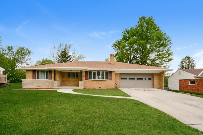 Photo - 610 Marview Terrace House