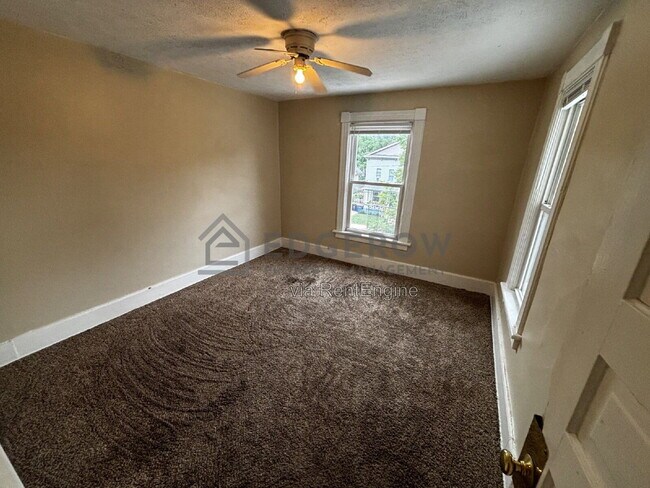Photo - 635 Lafayette Ave NE