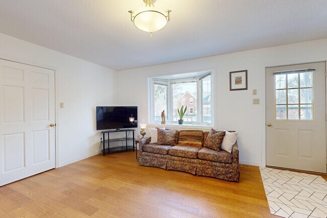 Building Photo - 103 Bruce St S