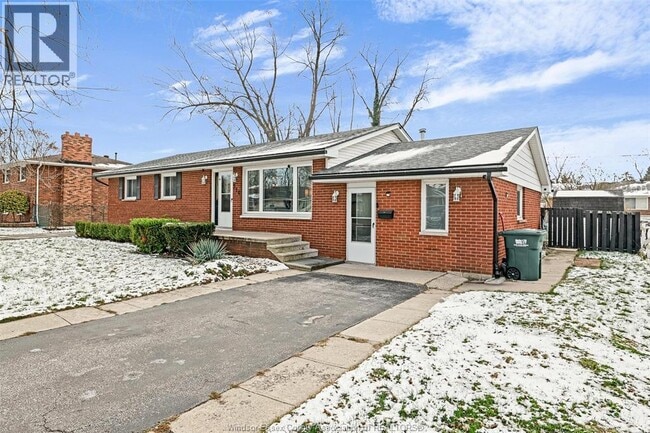 Photo - 310 Superior St