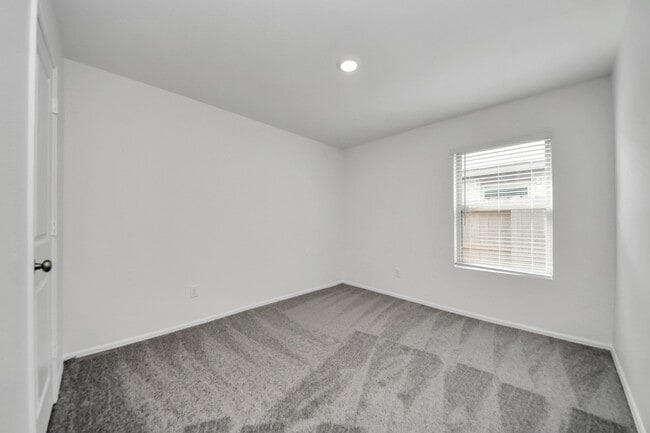 Photo - 9010 Estes Lks Dr