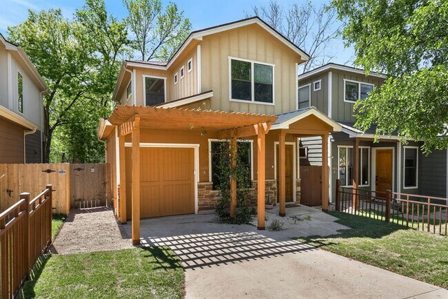 Building Photo - 3003 Lovell Dr Unit A