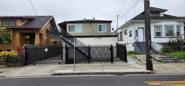 Building Photo - 845 Apgar St Unit B