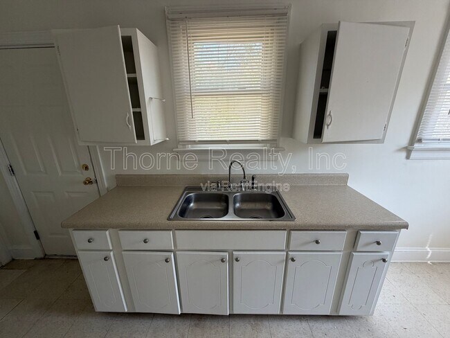 Photo - 216 S Vyne St