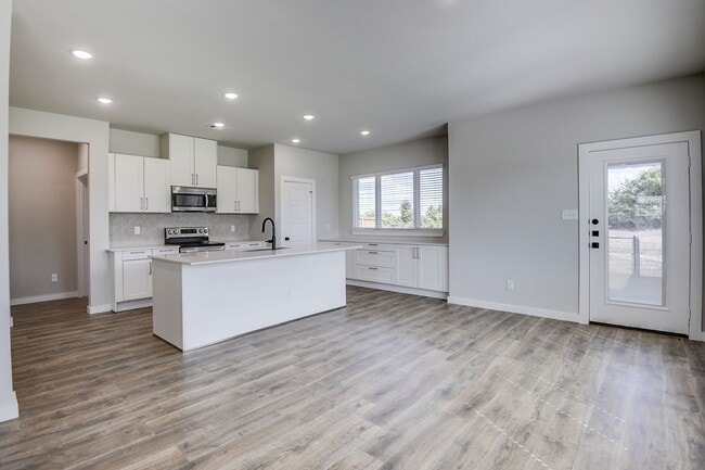 Photo - AVAILABLE NOW! EDGEWOOD ESTATES LUXURIOUS TRIPLEX LOCATED ON 1-ACRE LOT IN MIDLOTHIAN, TX!