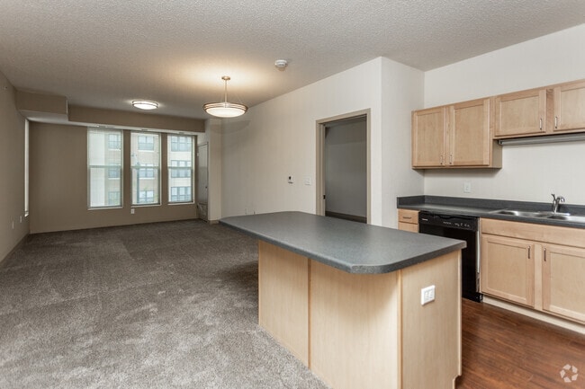 2BR, 2BA - Split/954 SF