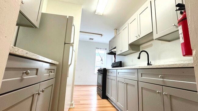 Photo - 200 Stanbridge St