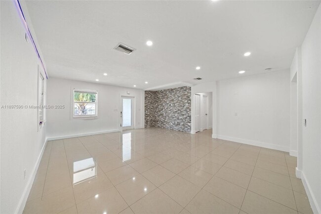 Photo - 845 NW 2nd St