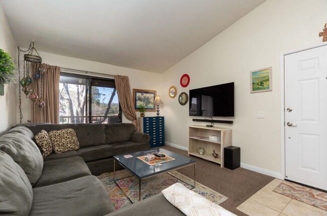 Upstairs 2 Bedroom 2 Bath Condo Available ... - Upstairs 2 Bedroom 2 Bath Condo Available ...