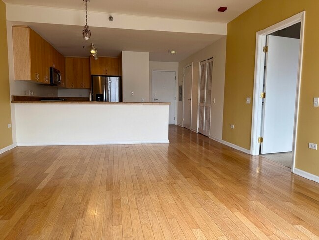 Photo - 1515 S Prairie Ave Unit 617