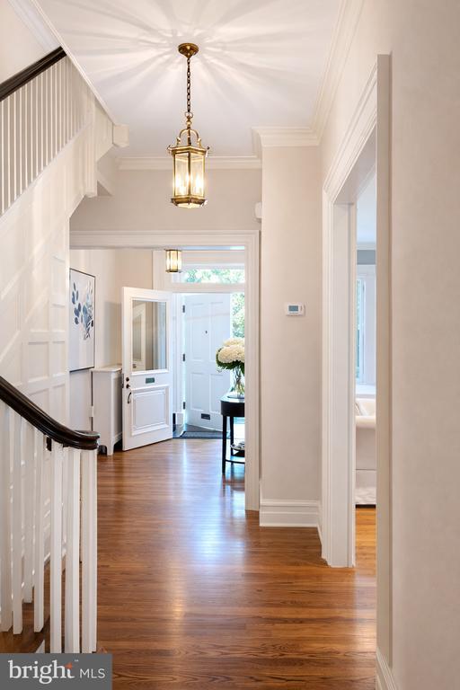 Building Photo - 2127 Leroy Pl NW