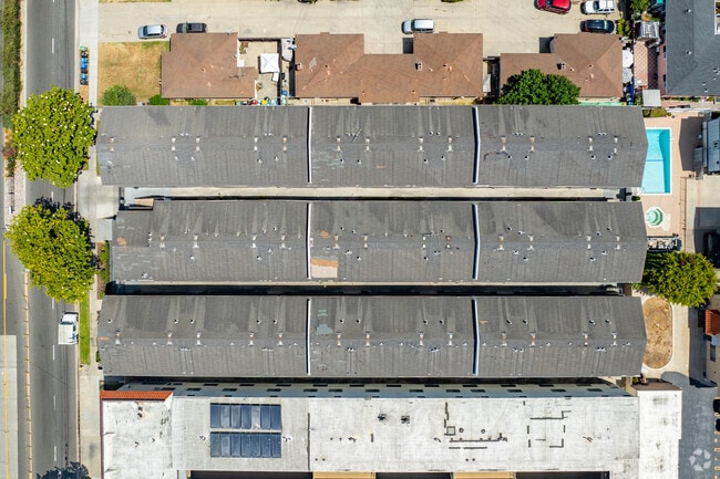 14928 Inglewood Ave - Lawndale Apartments