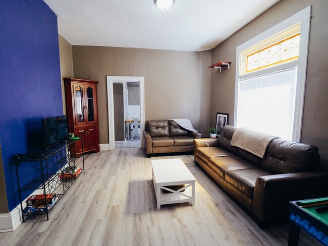 Photo - 2012 Wayland Ave