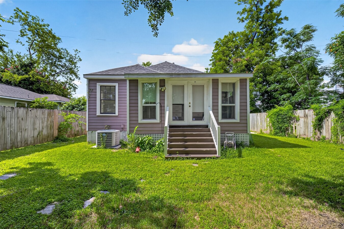 Photo - 1210 Shearn St