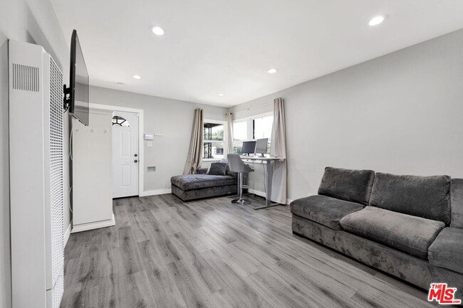 Photo - 201 E 91st St