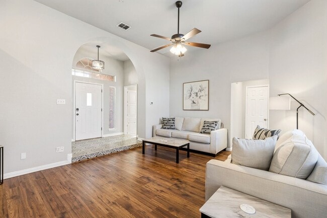 Photo - 4709 Justin Dr