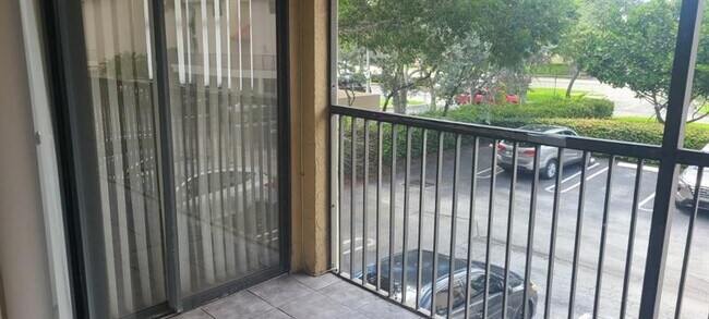 Photo - 2985 Riverside Dr Unit 206