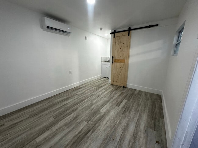 Photo - 915 NW 46th St