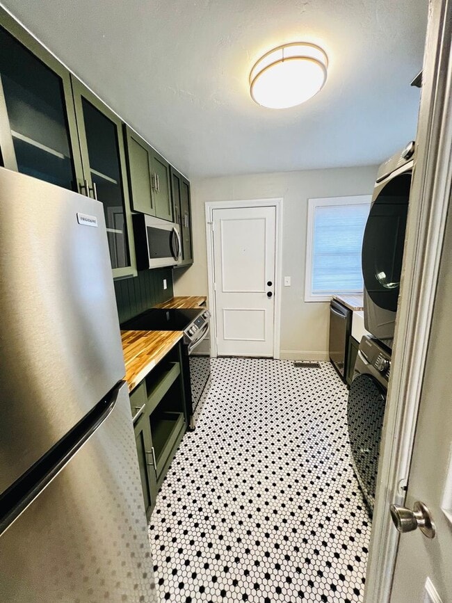 Photo - MOVE-IN SPECIAL: Beautifully Updated 1BD 1...