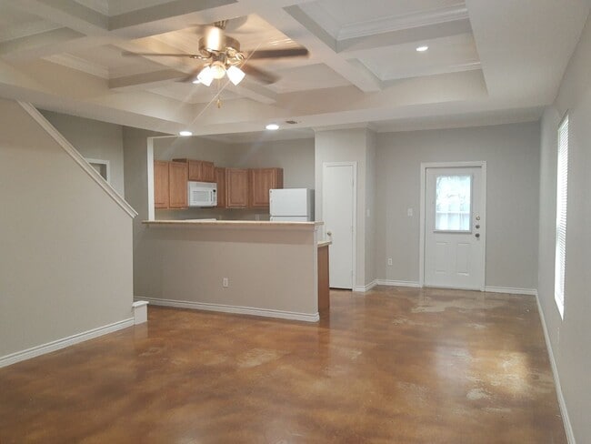 Building Photo - Garden at Summit * 3 Bedroom Townhome w/small backyard and 1-car direct access garage