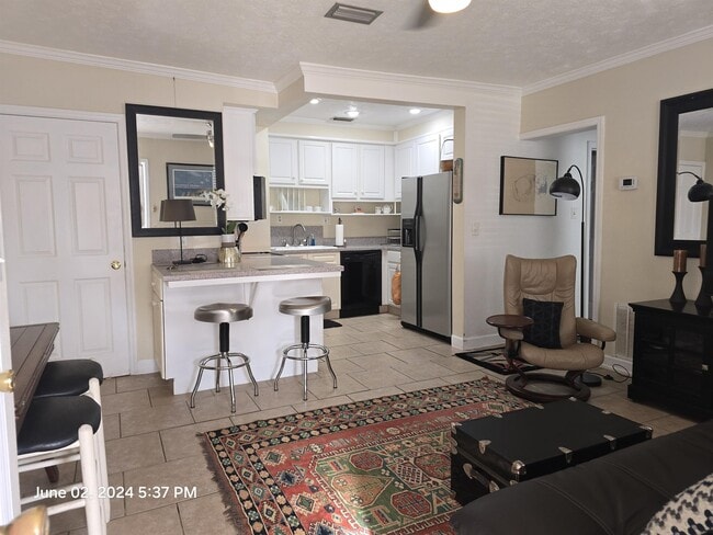 1200 Clay Ave