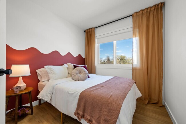 Photo - 11021-11155 155 St NW Unit ID1308632P