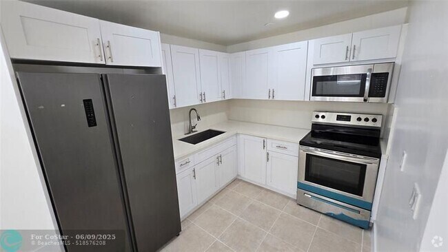 Building Photo - 1033 NW 3rd Ave Unit 1 Rental