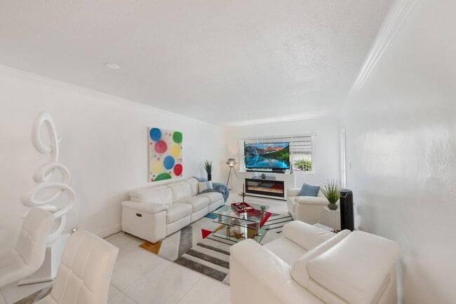 Photo - 2581 Garden Dr N Unit 206
