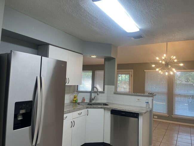 Building Photo - 15658 Pebble Lake Dr