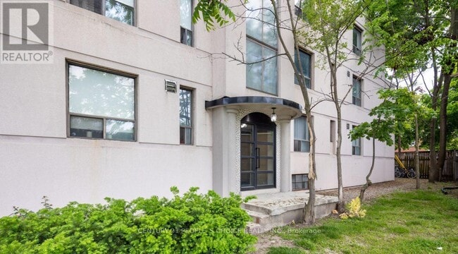 Photo - 875 Avenue Rd Unit 6