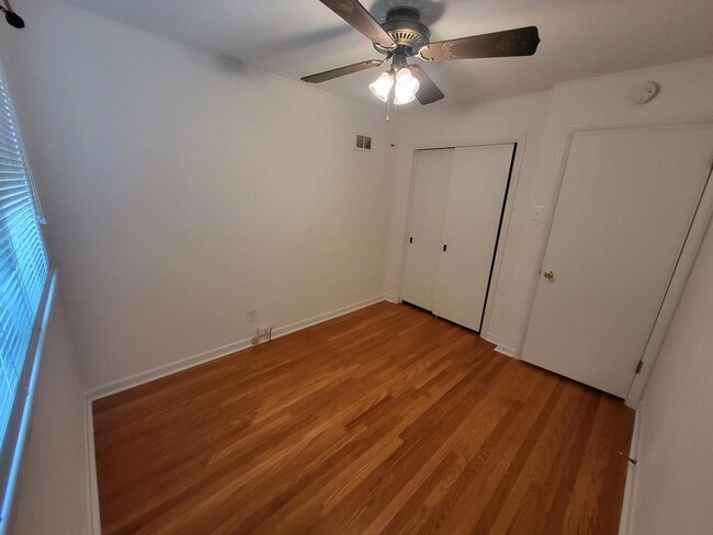 Photo - 1015 Lindsay Ln