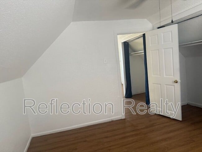 Photo - 716 E 2nd St