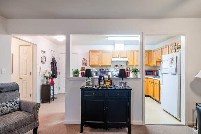 1BR, 1BA - 694SF - Kitchen Entrance View