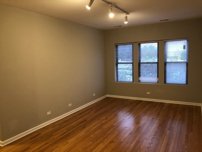 Photo - 3217 W Cullom Ave Apartment Unit 2