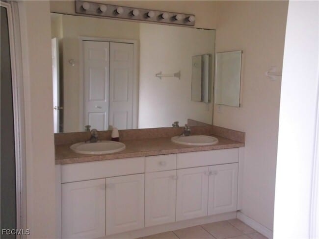 Building Photo - 845 Wolverine St E