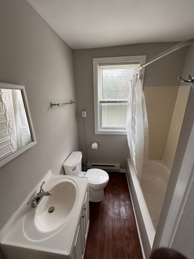 Photo - 101 N Gross St Unit Apt B