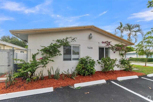 Building Photo - 1430 NW 27th Ave Unit 1-2 Rental