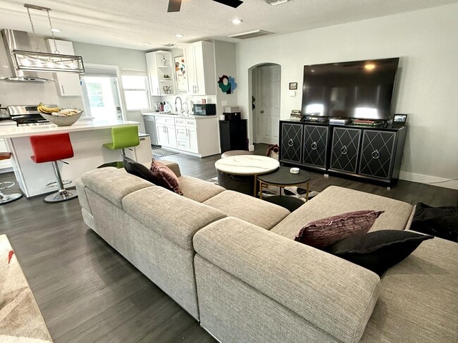 Photo - 615 SW 9th St