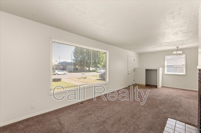 Photo - 3318 E Jackson Ave