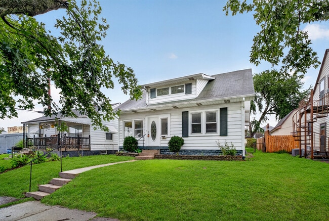 Cozy & Spacious Beech Grove Home Close to Everything