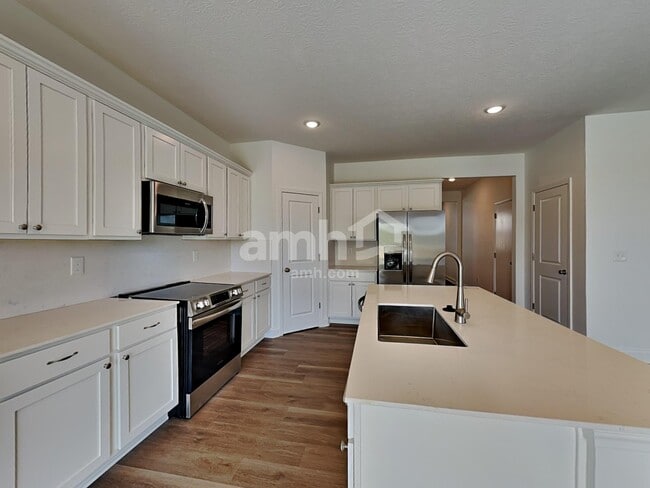 Photo - 1112 Heritage Blvd